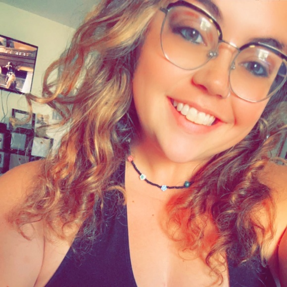 Meet your Posher, Amber - Picture 1 of 1